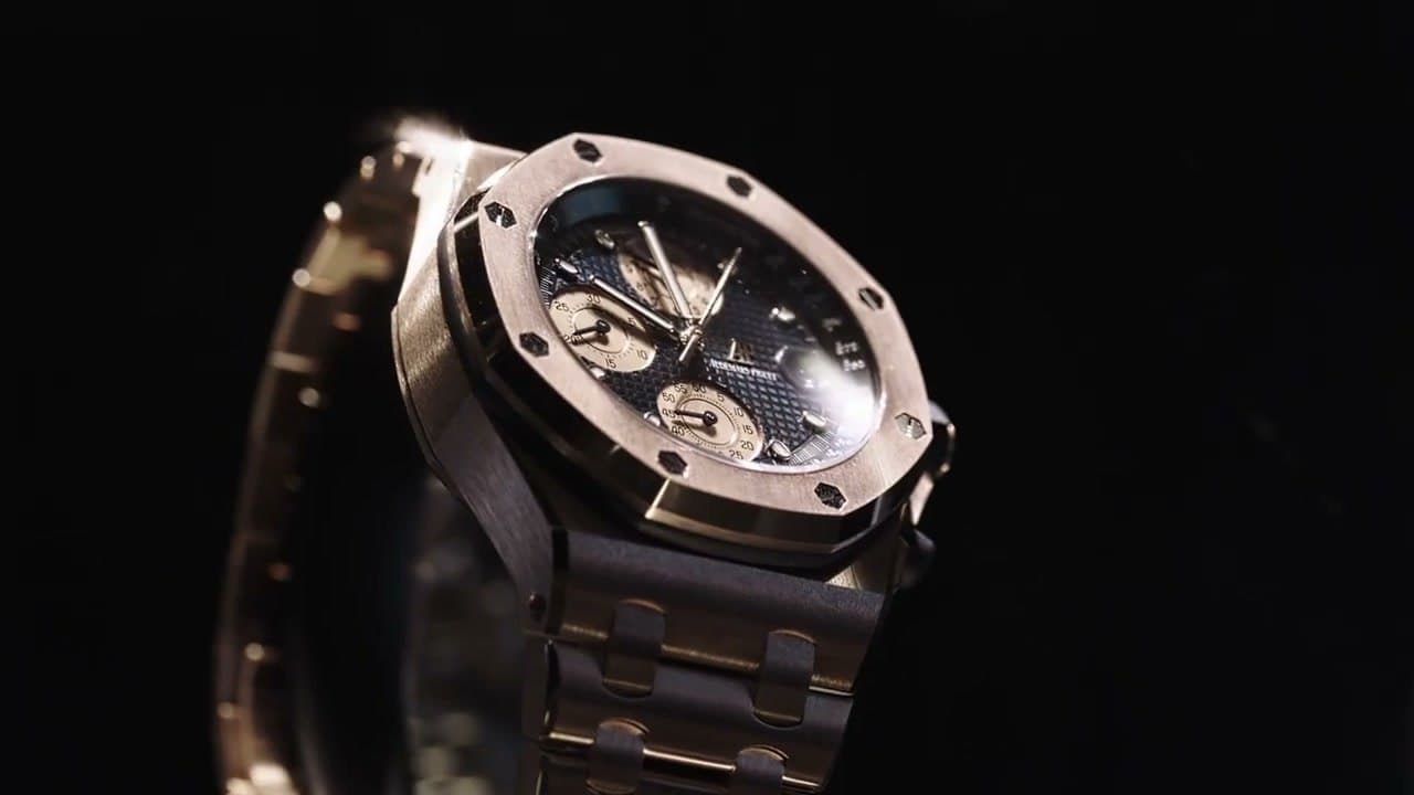 Royal Oak en or sous vitrine