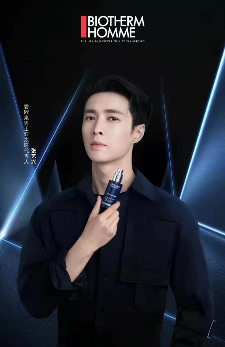 Lay Zhang tenant le flacon T-Pur, Biotherm Homme